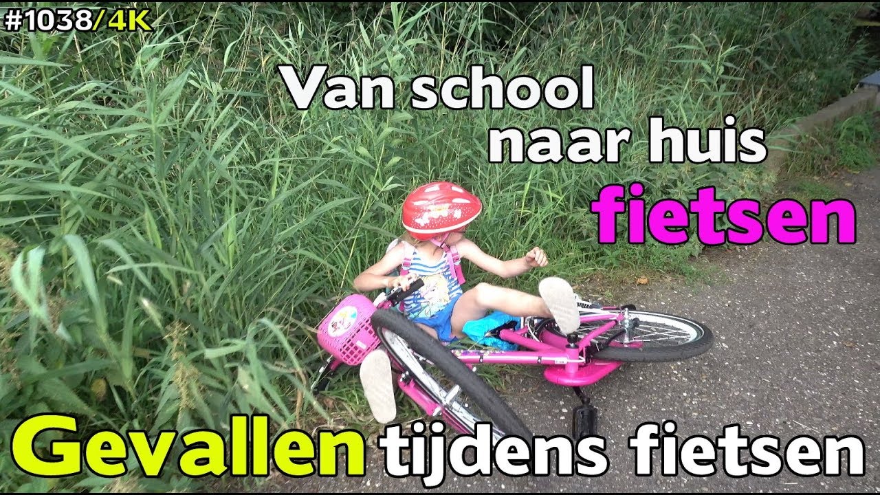 Met de FIETS naar de ANNIE M G SCHMIDT SCHOOL. Op de TERUG WEG ben ik