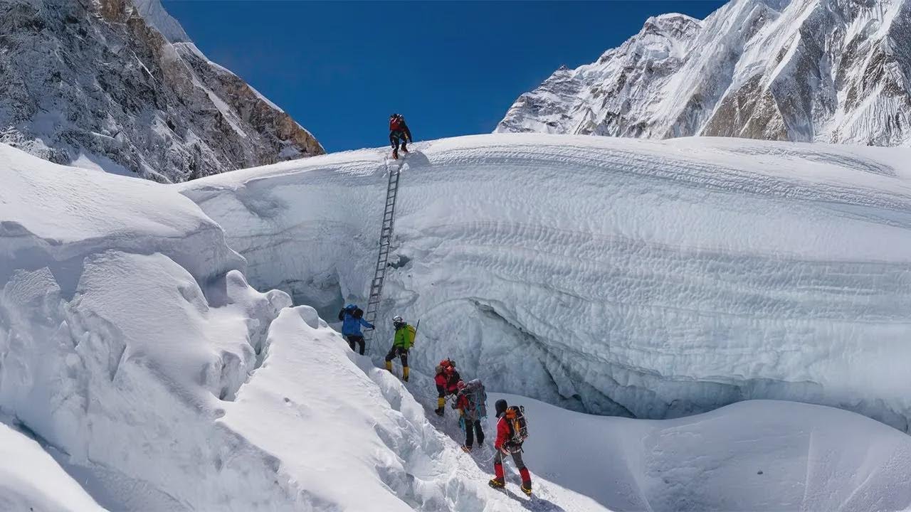Proč je Everest tak nebezpečný a stále si vybírá oběti