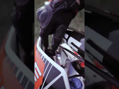 Видео: Зарим мотоцикл яагаад ийм чанга байдаг вэ?
