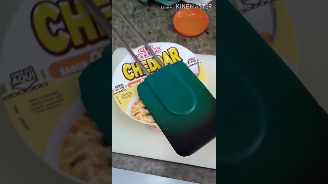 Cup Noodles Cheddar (sabor queijo cheddar) YouTube