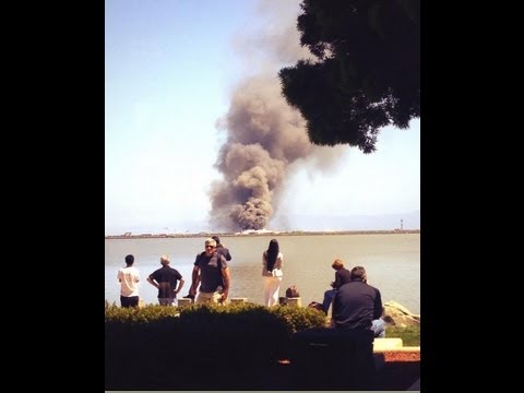 Boeing 777 by Asiana Airlines crashed in San Francisco Airport July 6 2013 SF SFO Flight 214 Korean