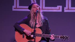Video thumbnail of "Elizabeth Cook - Southern Accents"