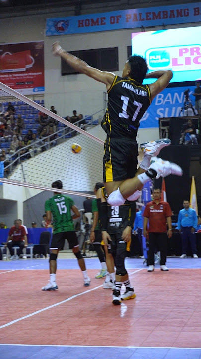 Spike keras Rendy Tamamilang saat pemanasan di lapangan #volleyball