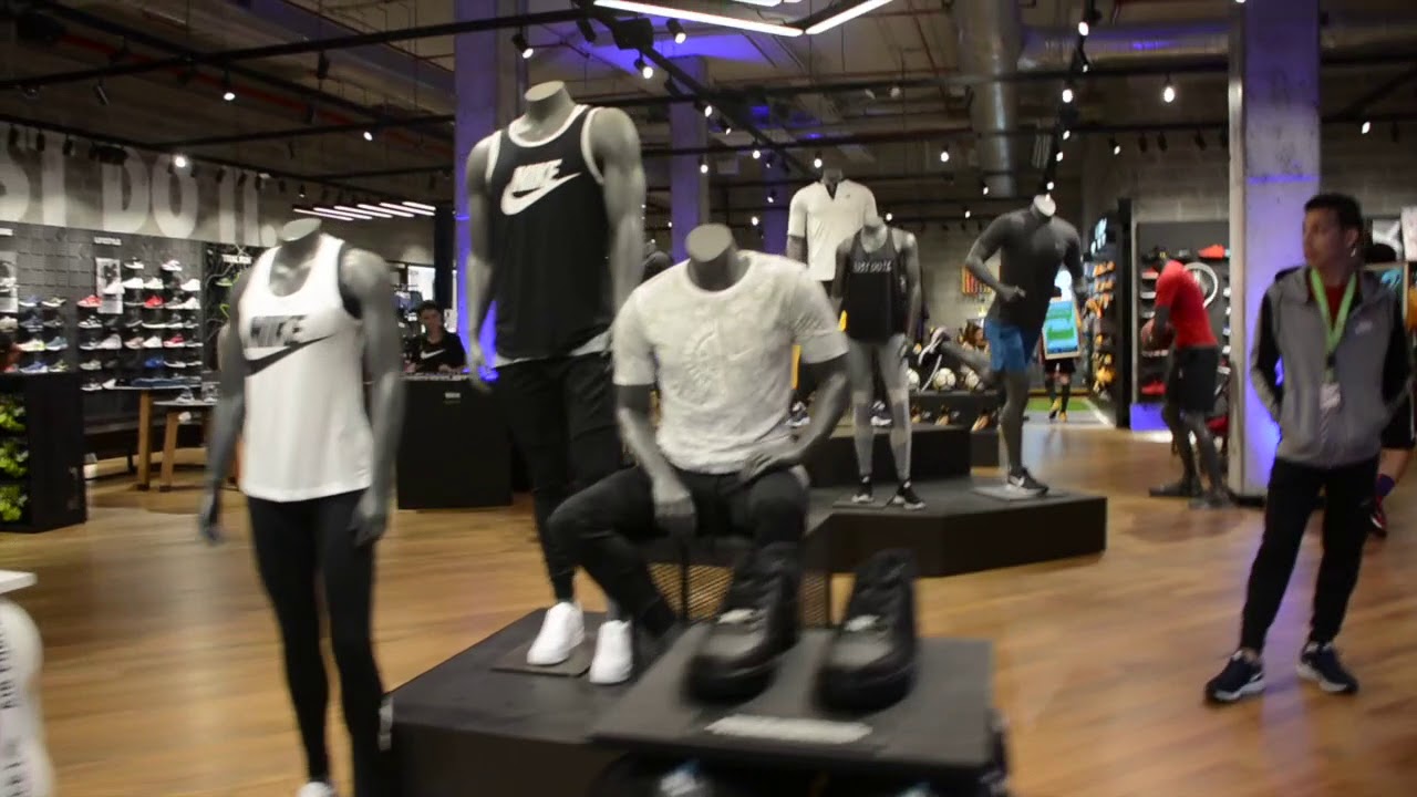 Nike Store Multiplaza - YouTube