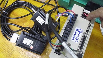 Yaskawa SGMJV 04ADA21 SGDV 2R8F01A Servo motor and drive is JOG testing.