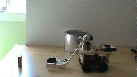 Robot oruga in operation