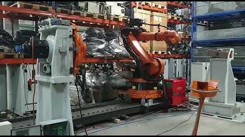 Kuka robotic welding system - two robots on a linear track