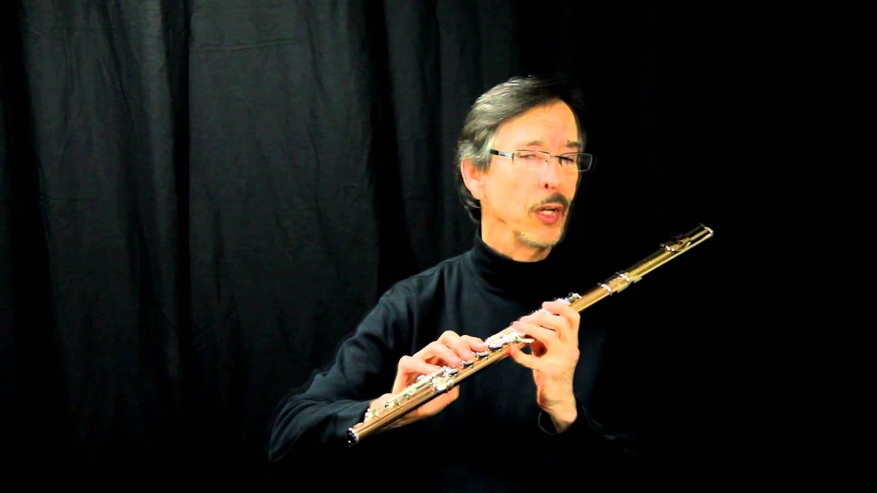 The Difference Between Open and Closed Hole Flutes - YouTube