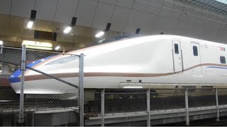 上越新幹線とき331号新潟行きE7系331CF17が JR東京駅から発車！上野東京ライン東海道線直通普通伊東行きE231系1585EU517宮ヤマが JR東京駅に到着！【JR東京駅】