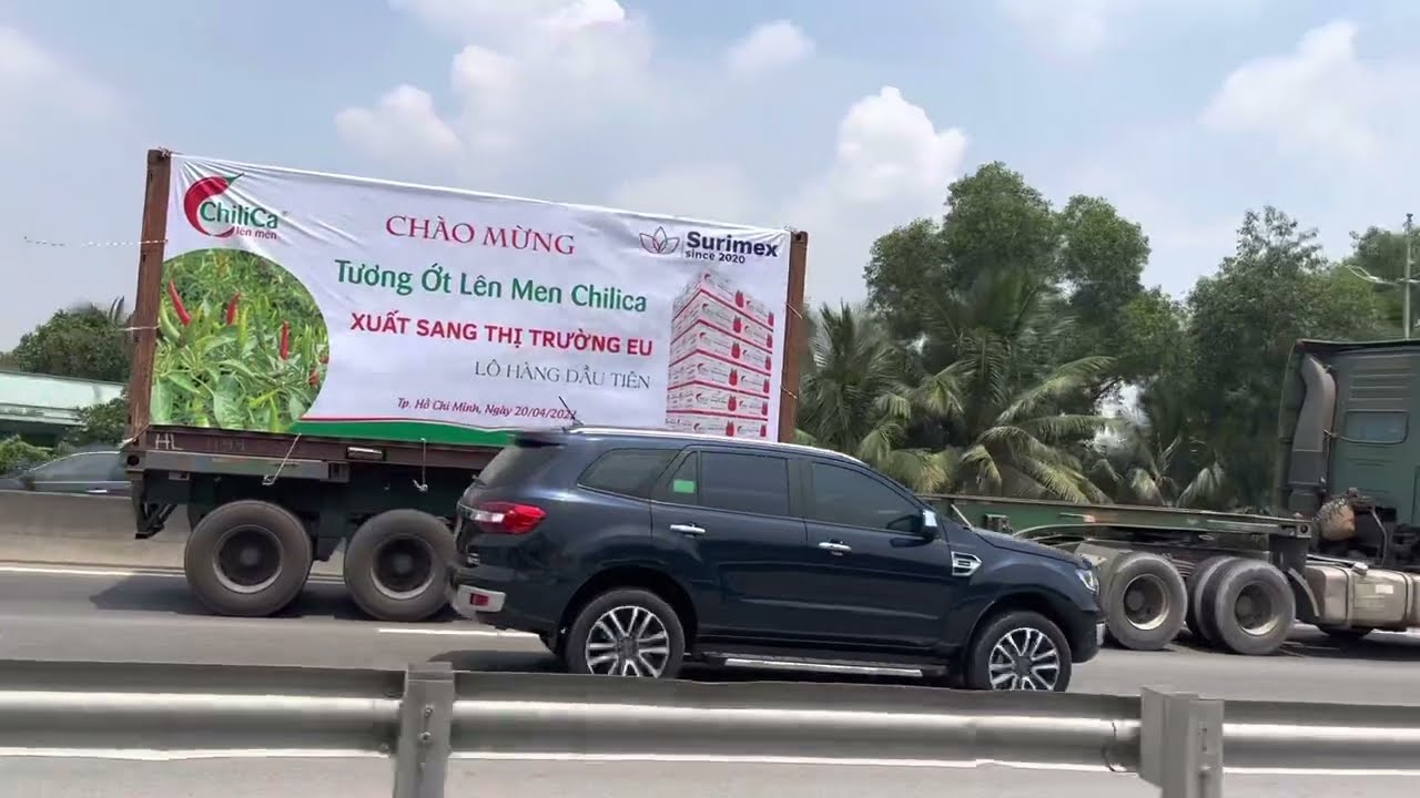 Tương ớt lên men Chilica đi EU - YouTube