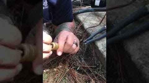 How to Replace the Leaky Schrader Valve without Removing the Refrigerant