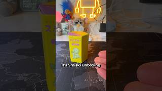 SMISKI UNBOXING!! #sundayseries
Unboxing a fresh set of SMISKI blind boxes and this pull was wild! Which weird little glow guy is your favorite? BUY YOUR OWN SMISKI BLINDBOX ➡️ https://amzn.to/47Us5Cx
#smiski #shorts #unboxing #blindbox #kawaii #smiskifigures #toyshorts #ericskateboards #collectibles #mysterybox SMISKI UNBOXING!! #sundayseries