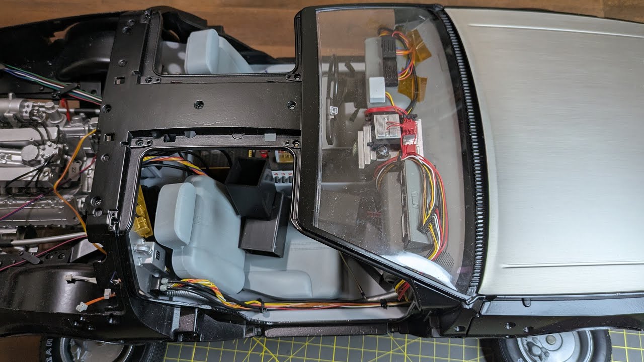 ネジ細いな？バックトゥザフューチャーデロリアン66号「ドアロックの