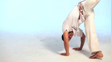 How to Do the Meia Lua de Compasso | Capoeira