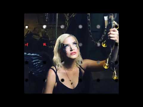 Jenny Queen joins Tracy & the Big D on 104.9 Sunshine FM, April 2019