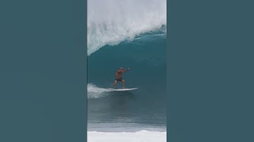 Kelly Slaters Back Side No Grab at Pipeline