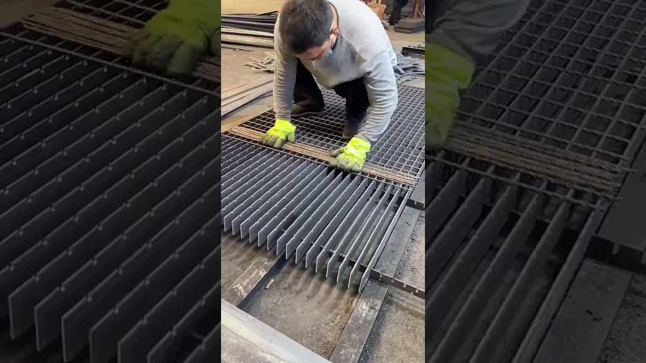 Toothed steel grating