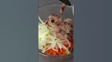 Быстрая закуска из селедки, которую очень любят мои гости: простой рецепт из простых продуктов