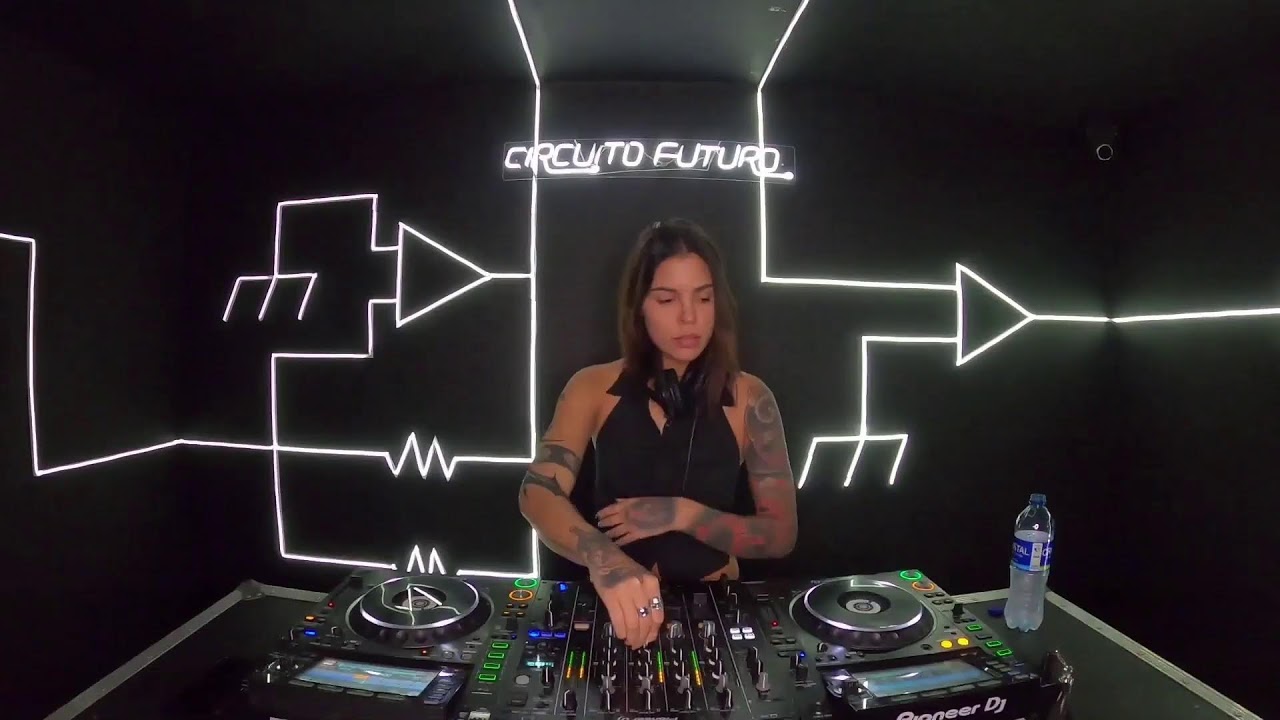 NAOMI LUNA 🇨🇺 en Circuito Futuro 5ta temporada - YouTube