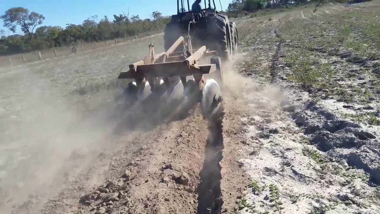 TRATOR BH 180 COM GRADE 12X32