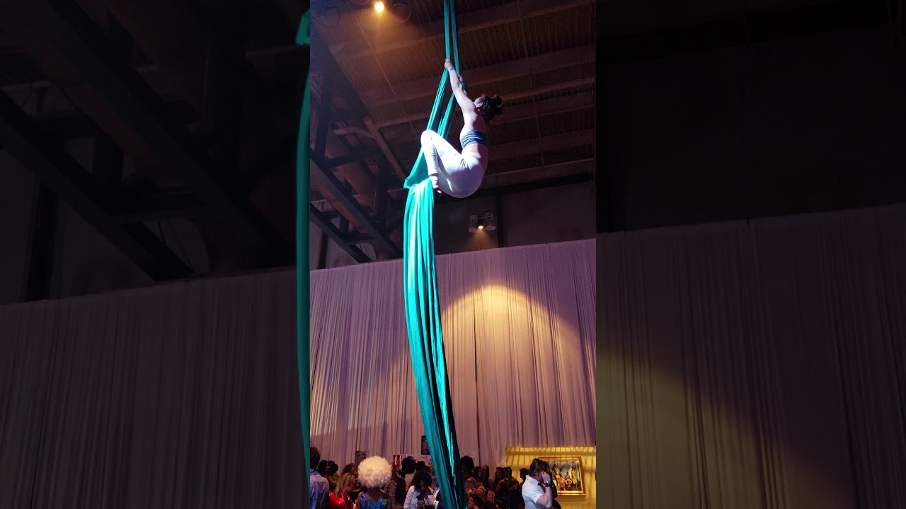 Andrea Morris - Aerial Silks - Ambiance