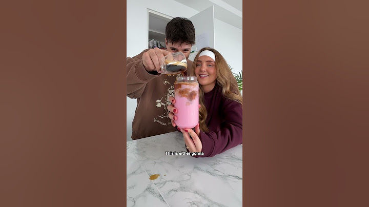 trying the VIRAL Strawberry COFFEE?! 🍓☕️