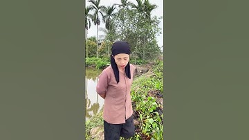 NGười ở làng này nhìn thấy cái mặt mày còn tránh xa huống chi là ốc với chả cá