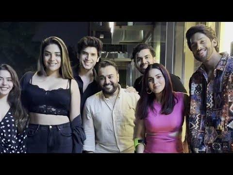 Shraddha Arya With Kundali Bhagya Team Sana Sayyad, Baseer Ali & Paras Kalnavat For Dinner In BKC