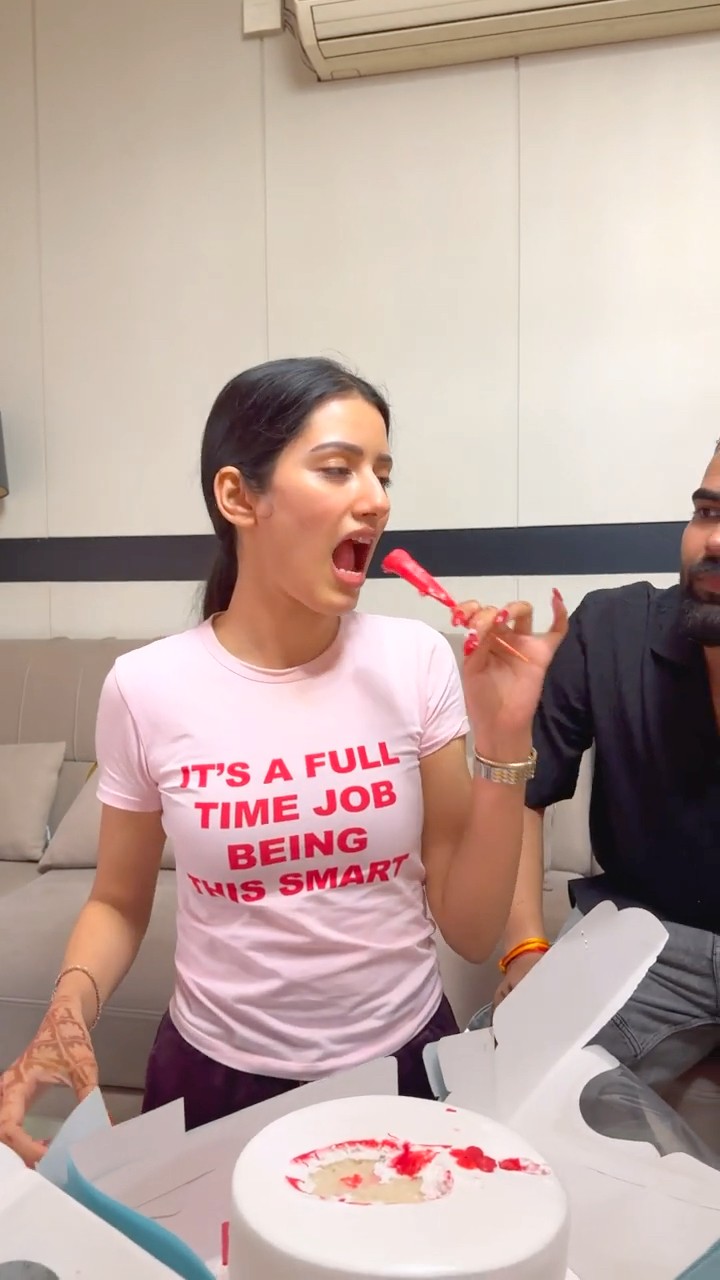 Anniversary Ka Unexpected Surprise ? #neetubisht #lakhneet #wedding #minivlog #youtubeshorts #viral