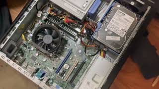 Cómo abrir DELL OPTIPLEX 7010 para ver sus componentes internos?