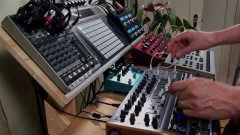 Analog Four | Neutron | Minibrute 2S Synth Jam