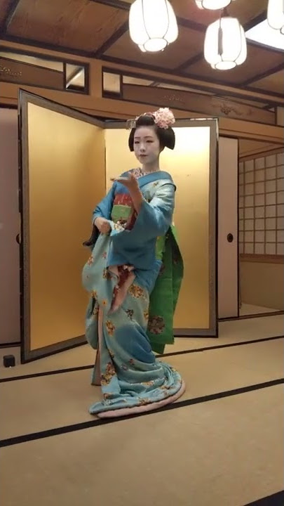 Maiko performance in Kyoto | Japanese tradition