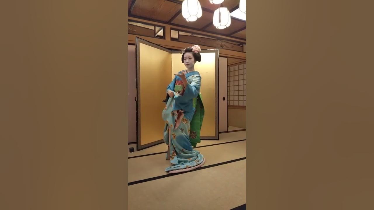Maiko performance in Kyoto | Japanese tradition