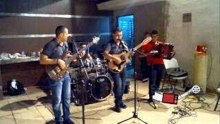 Enigma Norteño y Los Nuevos Rebeldes - Los Lujos Del R (En Vivo 2012) chords