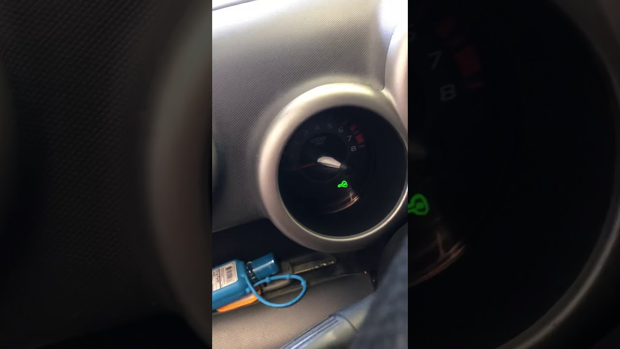 03 Honda Element flashing green key light still starts Help - YouTube