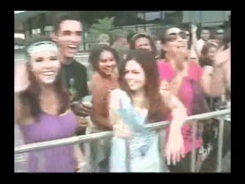 Fãs aguardam por show da Shakira em Porto Alegre (SBT) - YouTube