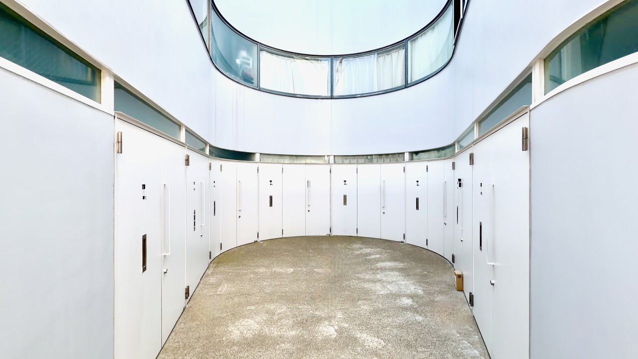 Tokyo Micro Apartment Tour with Incredible Curved Walls! 🤯