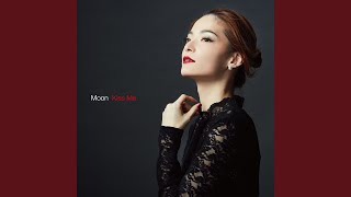 Video thumbnail of "Moon - Kiss Me"