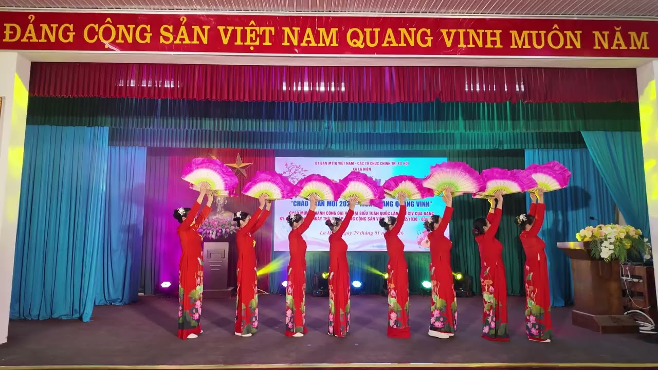 ĐẢNG ĐÃ CHO TA MỘT MÙA XUÂN - LÀNG LAI