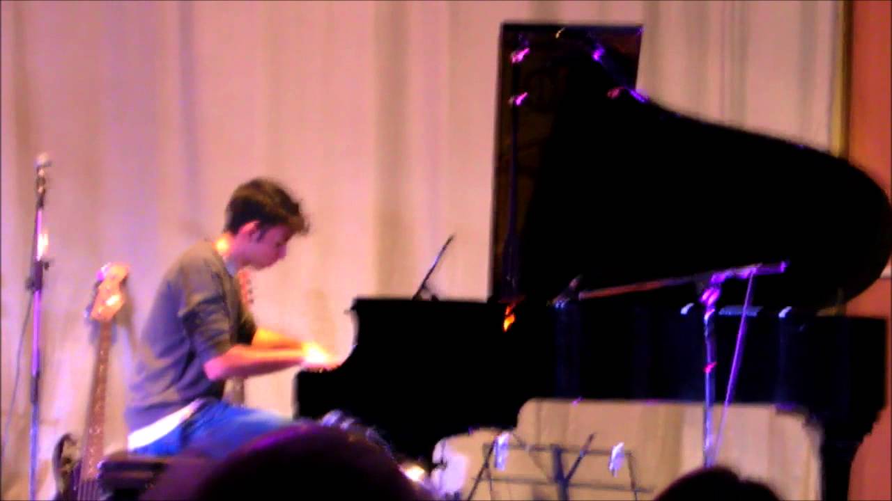 YouTube에서 Giovanni Allevi - Notte ad Harlem (played by Alessandro Ballatore) 보기 YouTube에서 Giovanni Allevi - Notte ad Harlem (played by Alessandro Ballatore) 보기