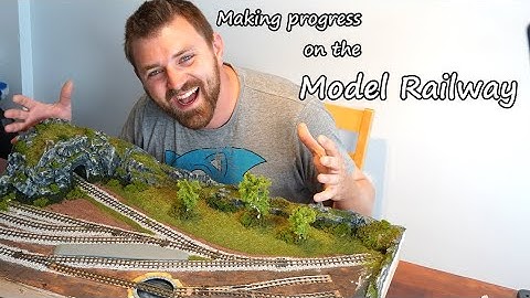 Building Up A Model Railway S1 Ep 49 | Painting Rocks | Static Grass | Dads New locos | Flocking