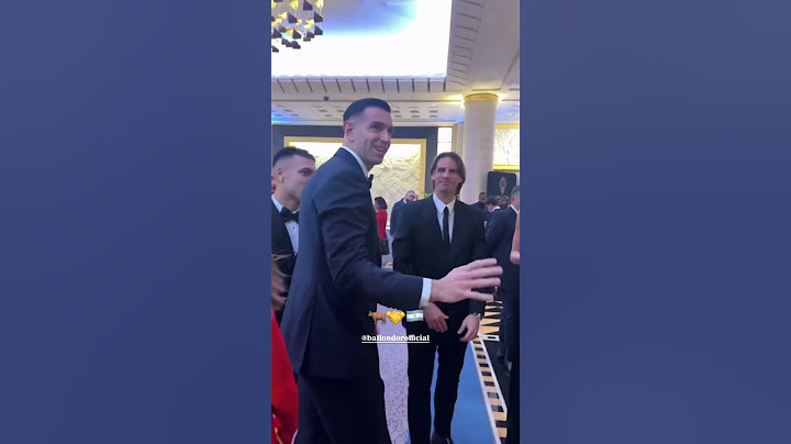 ¡SE DIVIERTEN LOS CAMPEONES DEL MUNDO! Lautaro y el Dibu en la previa al Balón de Oro | #Shorts
