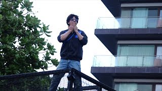 Shah Rukh Khan celebrates Eid 2019 with fans at 'Mannat' in Mumbai