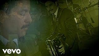 Video thumbnail of "Los Invasores De Nuevo Leon - Amor Ilegal"