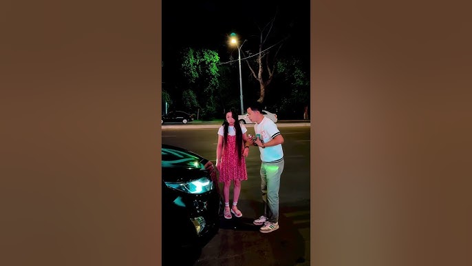 Emmanuelle samolyotda porno Xojayin va eri bilan jinsiy aloqa