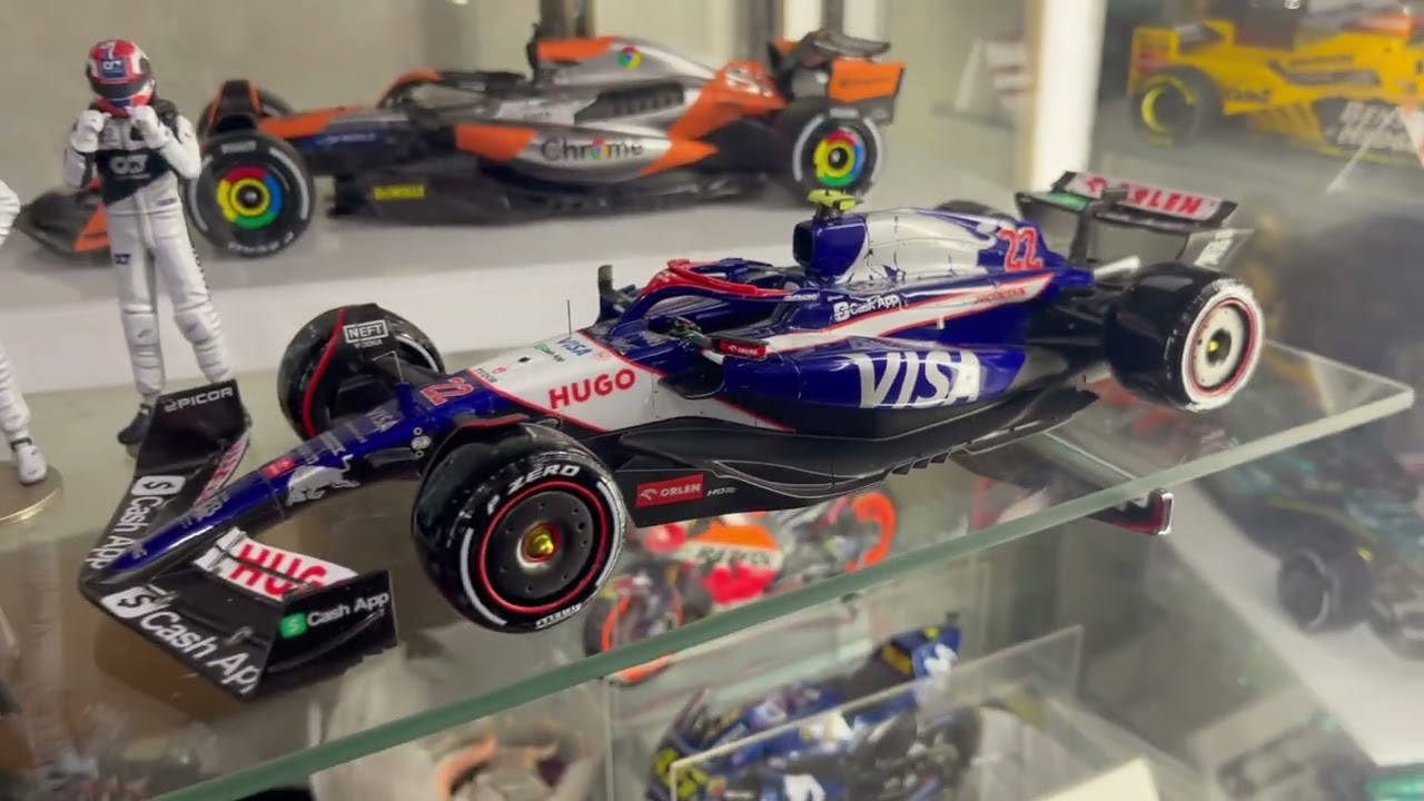 アルファタウリ ホンダ パーカー 2023 Ｍ（日本サイズＬ） 角田裕毅 F1 角田裕毅が2023年型アルファタウリで今年初走行。レーシングブルズ／RB