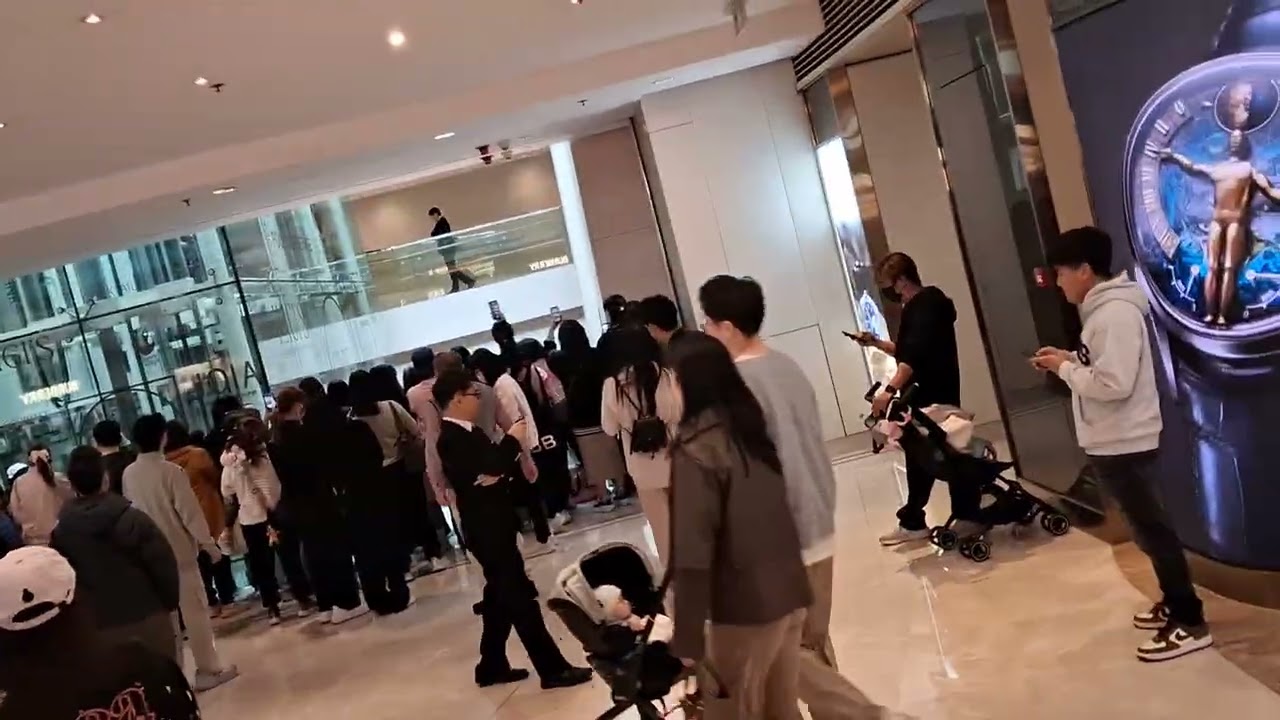 Anson Lo盧瀚霆《KINGDOM》簽唱會(現場外圍Part1of2)@ELEMENTS 圓方金區1樓 1/2/2026