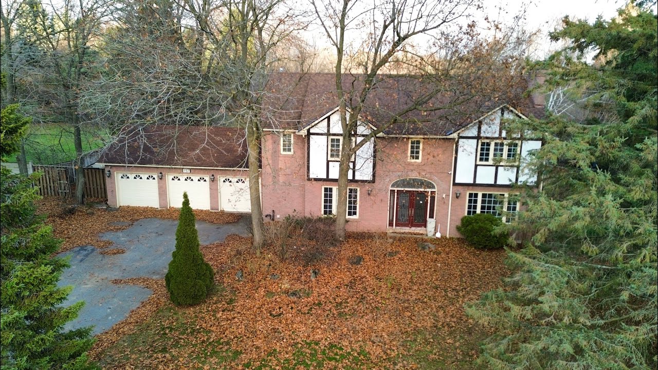 Заброшенный особняк Боба Росса в стиле Тюдоров, забытый в лесу | ТАК МНОГО КАРТИН ОСТАЛОСЬ ПОЗАДИ