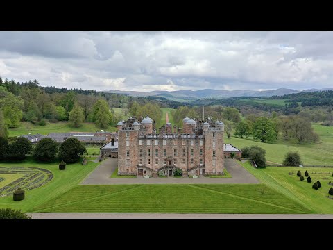 Video: Drumlanrig Castle description and photos - Great Britain: Scotland