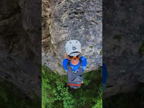 Video: Heli-trekking E Vie Ferrate: Un'esperienza Selvaggia Tra Le Montagne Del BC